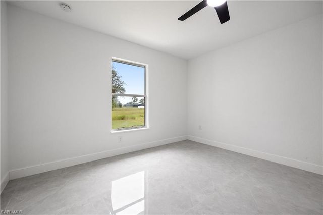 1718 NE 40th LN, Cape Coral, FL 33909