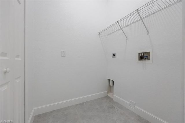 1718 NE 40th LN, Cape Coral, FL 33909