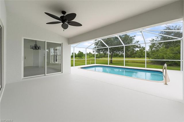 1718 NE 40th LN, Cape Coral, FL 33909