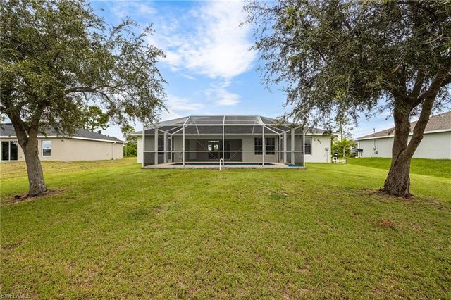 1718 NE 40th LN, Cape Coral, FL 33909