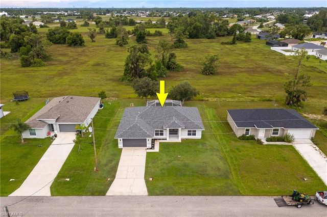 1718 NE 40th LN, Cape Coral, FL 33909