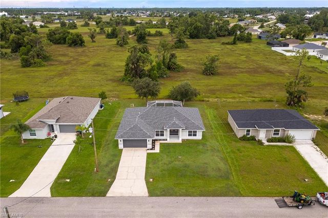 1718 NE 40th LN, Cape Coral, FL 33909