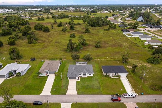 1718 NE 40th LN, Cape Coral, FL 33909