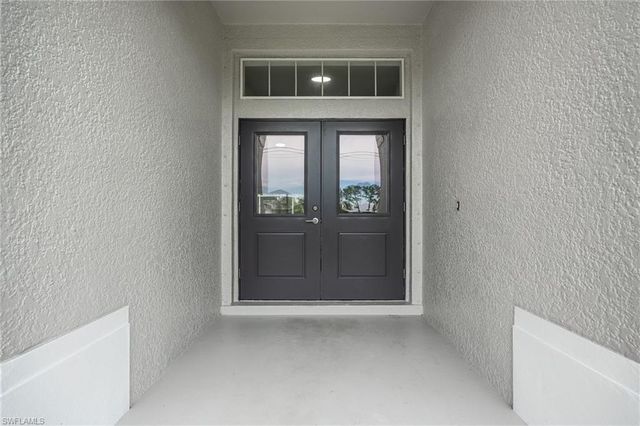 1718 NE 40th LN, Cape Coral, FL 33909