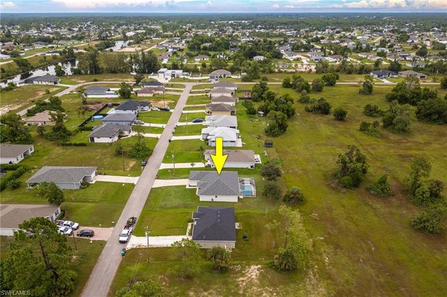 1718 NE 40th LN, Cape Coral, FL 33909