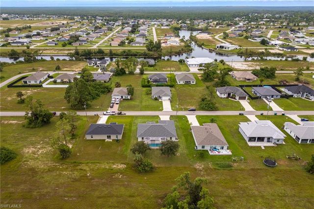 1718 NE 40th LN, Cape Coral, FL 33909