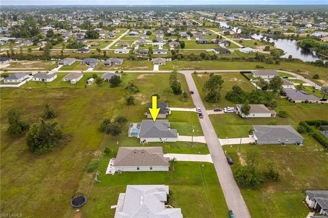 1718 NE 40th LN, Cape Coral, FL 33909