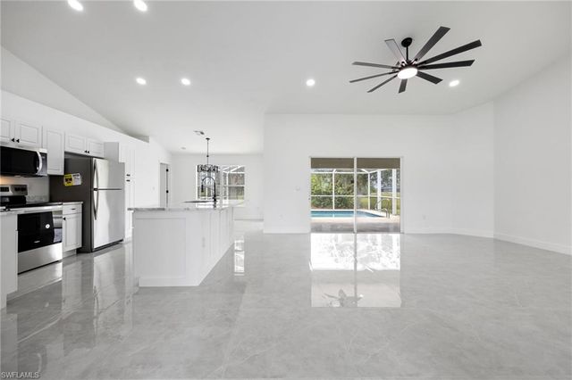 1718 NE 40th LN, Cape Coral, FL 33909