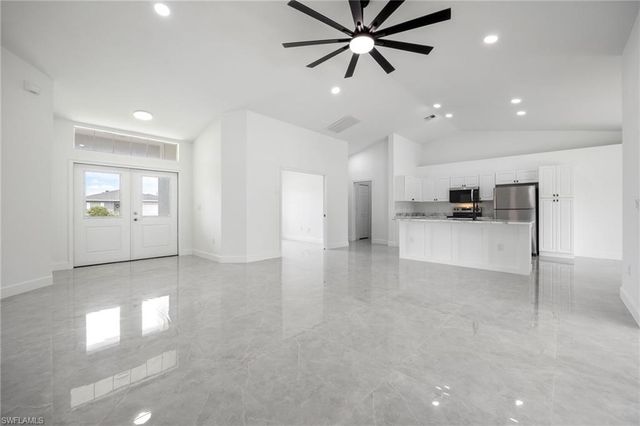 1718 NE 40th LN, Cape Coral, FL 33909