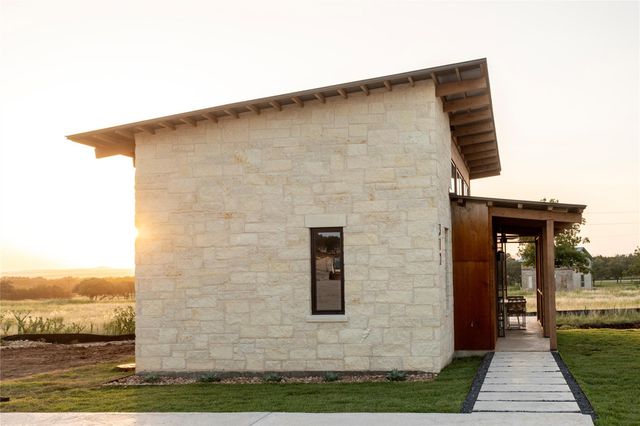 9361 W Us Highway 290 4, Hye, TX 78635