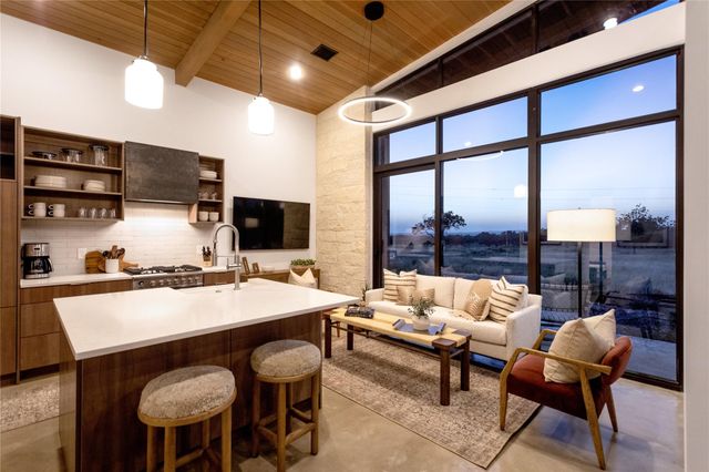 9361 W Us Highway 290 4, Hye, TX 78635