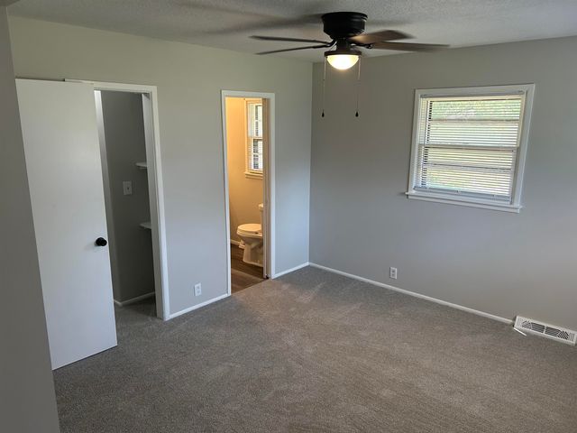 1300 S Fieldcrest St, Wichita, KS 67209