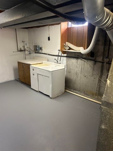 1300 S Fieldcrest St, Wichita, KS 67209