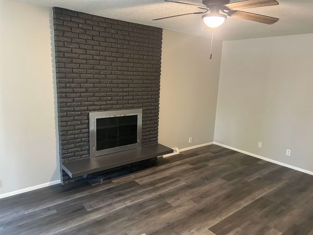 1300 S Fieldcrest St, Wichita, KS 67209