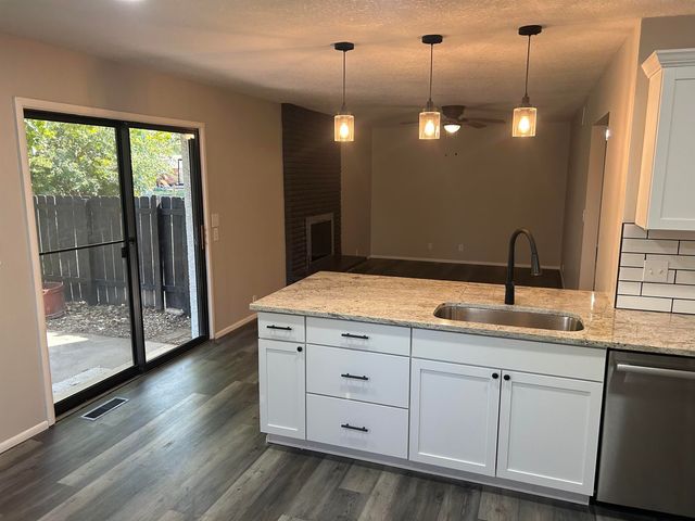 1300 S Fieldcrest St, Wichita, KS 67209