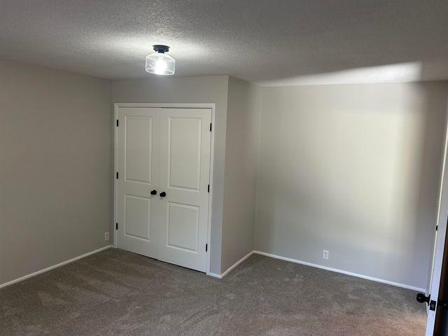 1300 S Fieldcrest St, Wichita, KS 67209