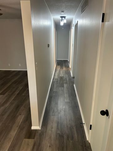 1300 S Fieldcrest St, Wichita, KS 67209