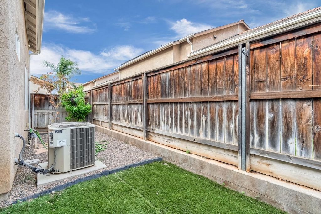 Image 29 of property listing at 4088 W Fig Tree Lane, Fresno, CA 93722