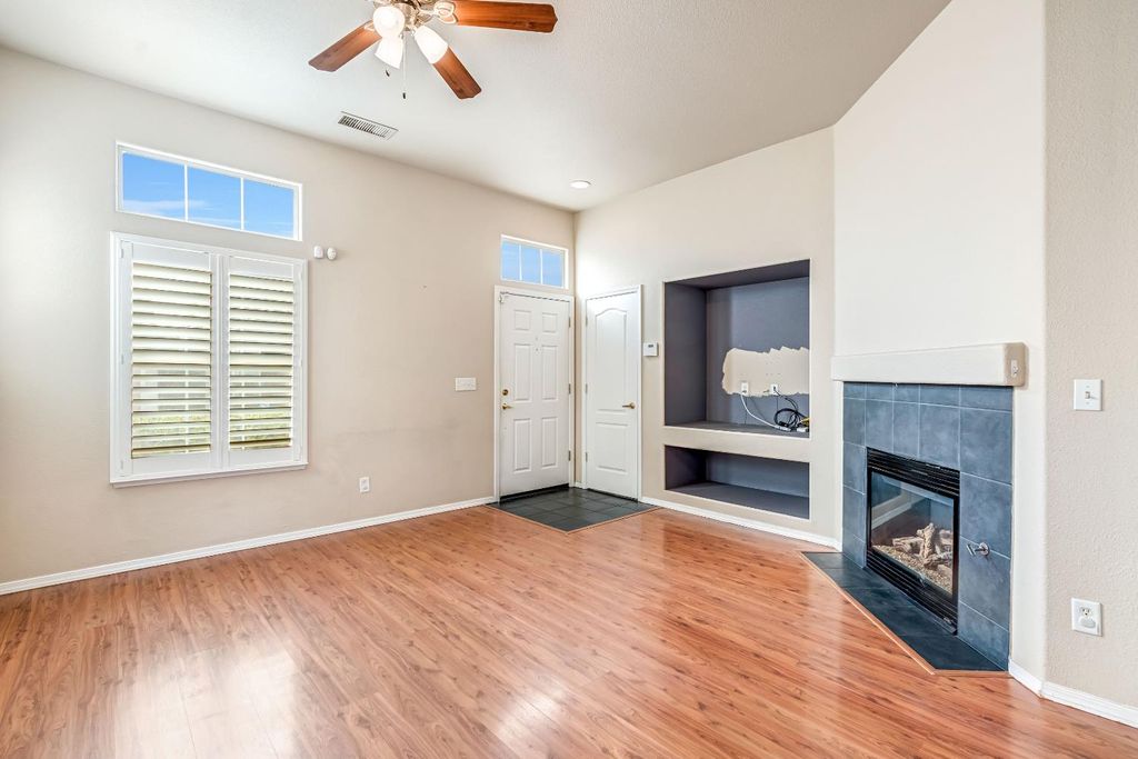 Image 6 of property listing at 4088 W Fig Tree Lane, Fresno, CA 93722