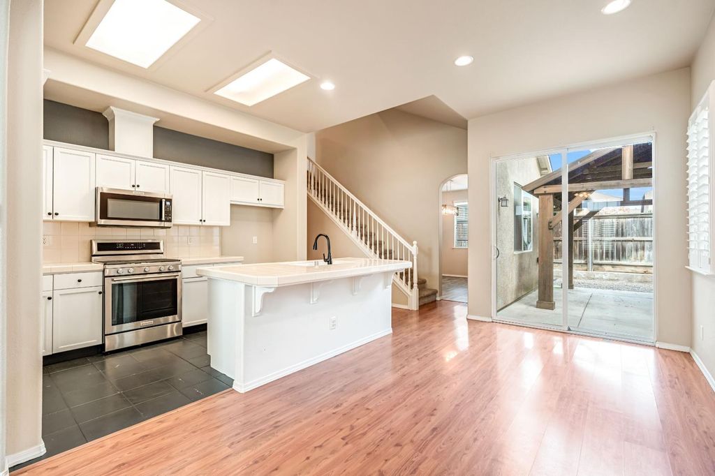 Image 7 of property listing at 4088 W Fig Tree Lane, Fresno, CA 93722