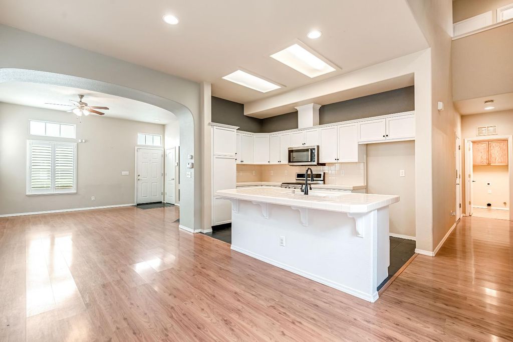 Image 8 of property listing at 4088 W Fig Tree Lane, Fresno, CA 93722