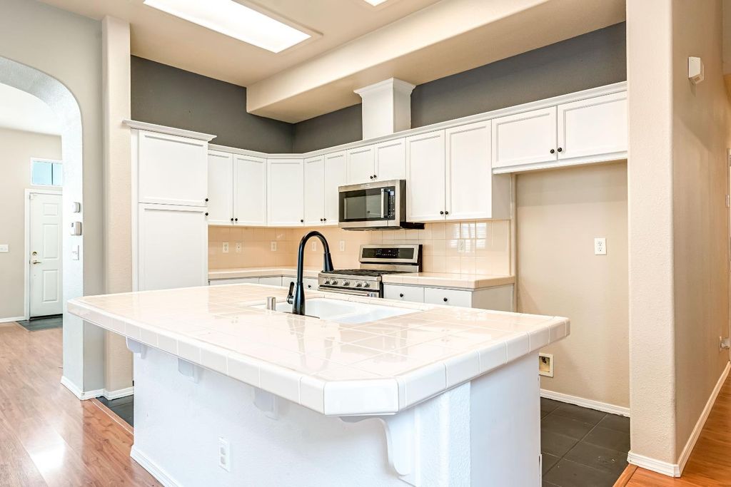 Image 9 of property listing at 4088 W Fig Tree Lane, Fresno, CA 93722