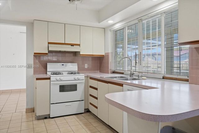 11711 NW 29th St, Sunrise, FL 33323