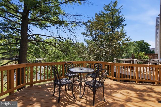 6101 OLD BRENTFORD CT, Alexandria, VA 22310