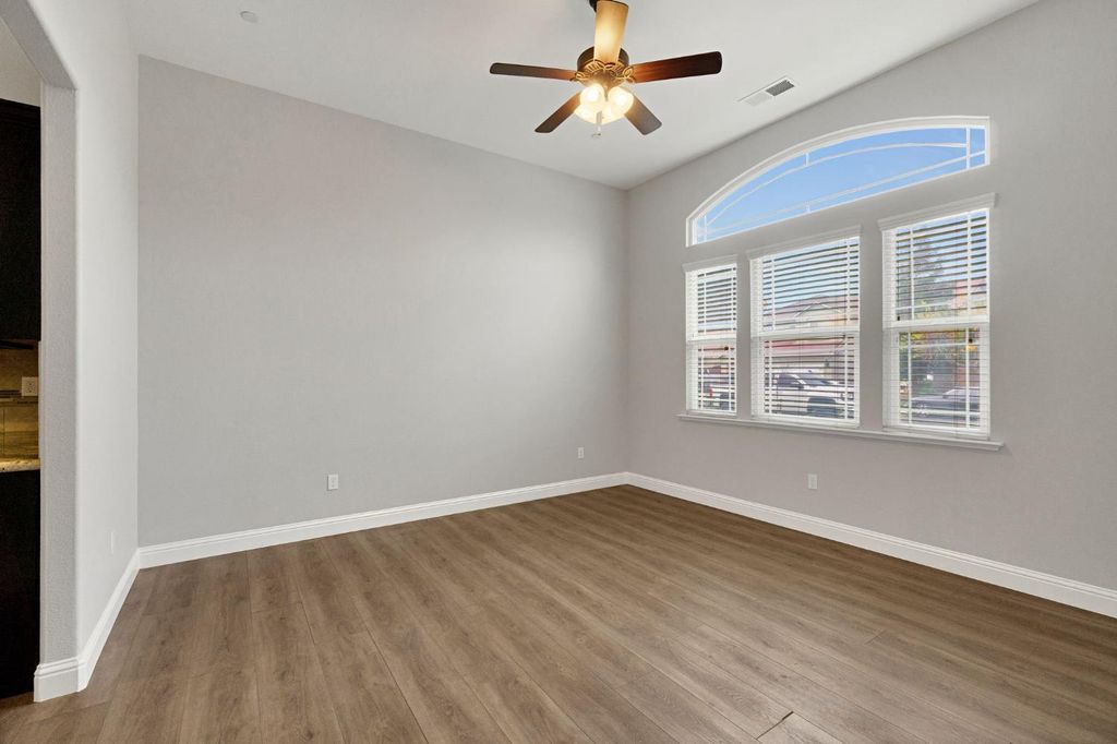 Image 15 of property listing at 798 S Michelle, Kerman, CA 93630