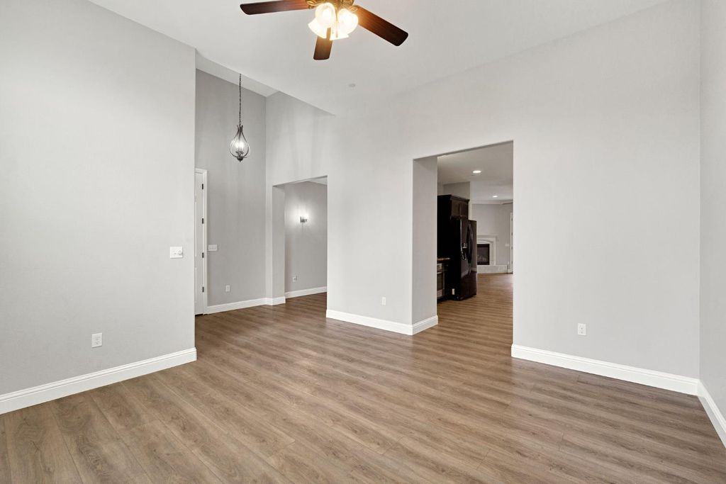 Image 16 of property listing at 798 S Michelle, Kerman, CA 93630