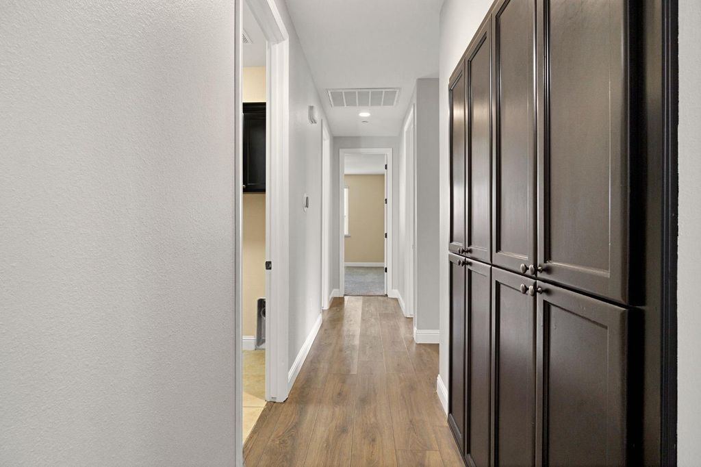 Image 17 of property listing at 798 S Michelle, Kerman, CA 93630