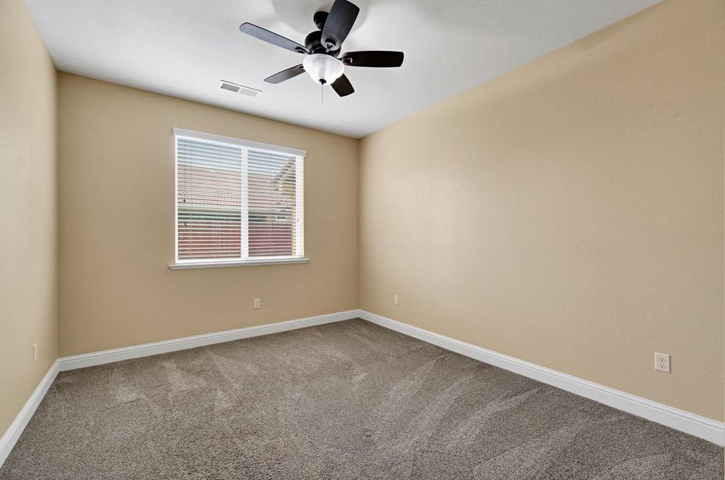 Image 19 of property listing at 798 S Michelle, Kerman, CA 93630