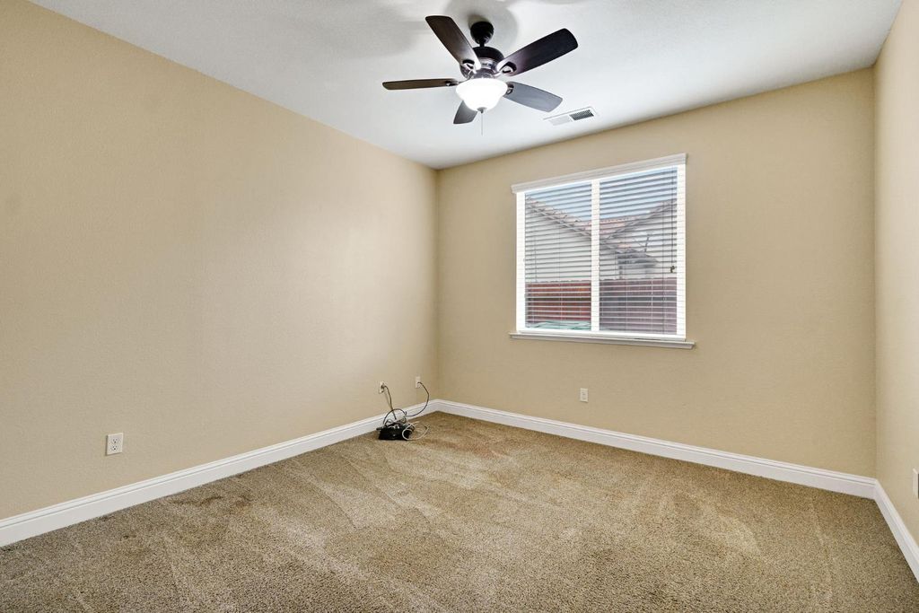 Image 23 of property listing at 798 S Michelle, Kerman, CA 93630