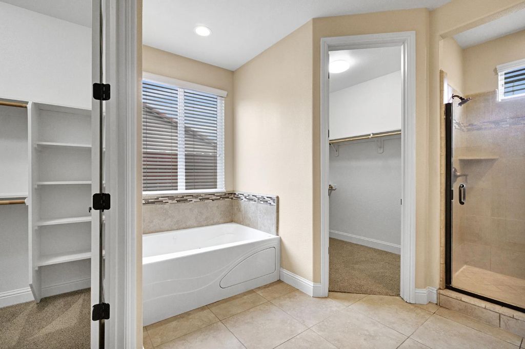 Image 28 of property listing at 798 S Michelle, Kerman, CA 93630