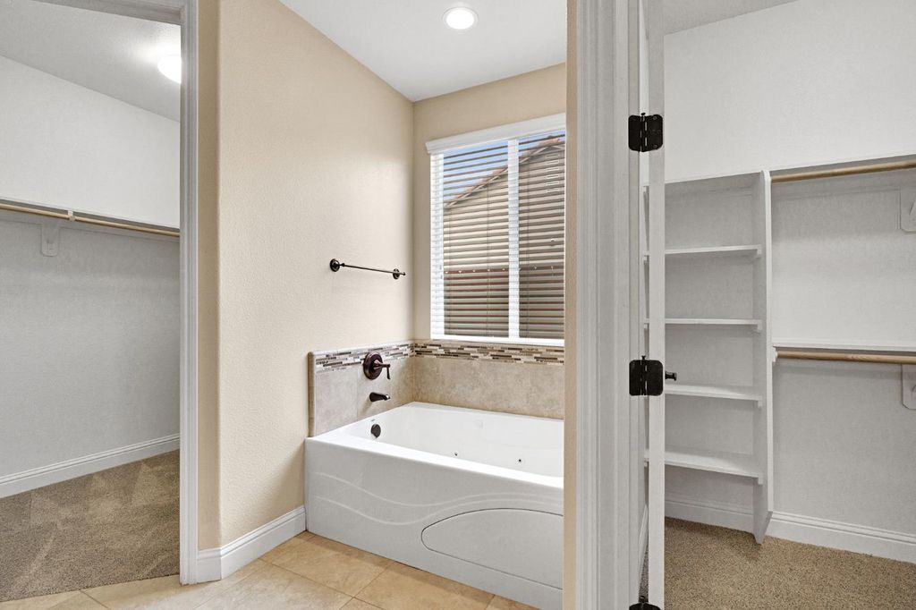 Image 29 of property listing at 798 S Michelle, Kerman, CA 93630