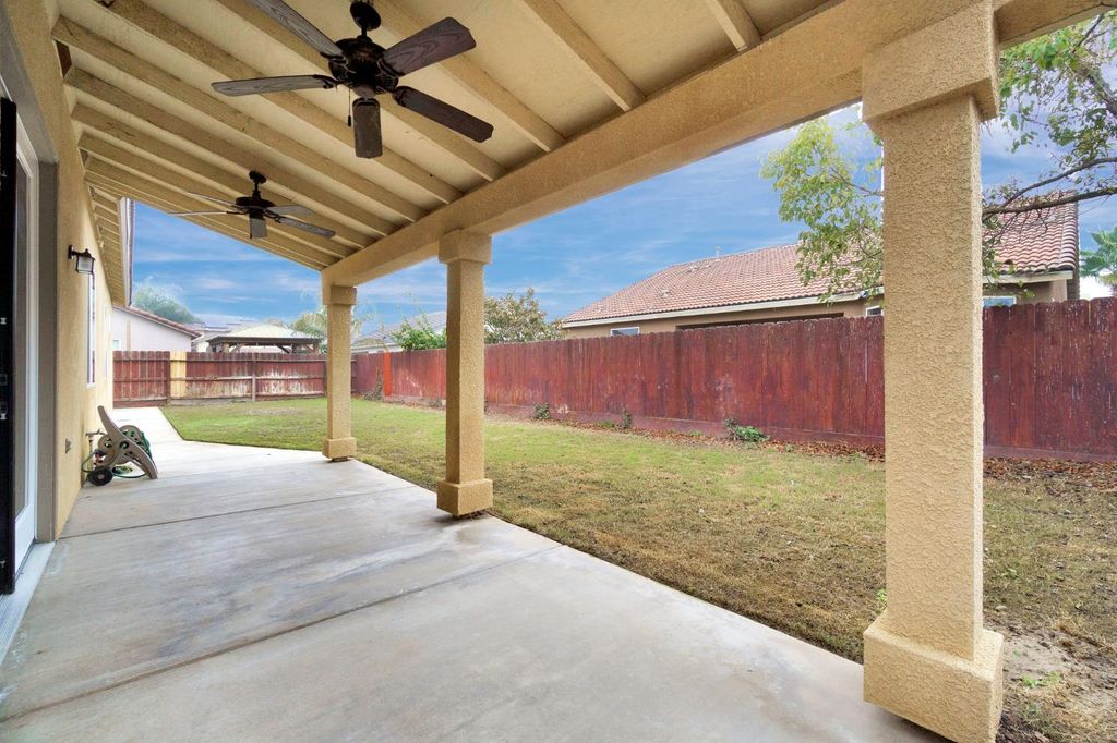 Image 30 of property listing at 798 S Michelle, Kerman, CA 93630