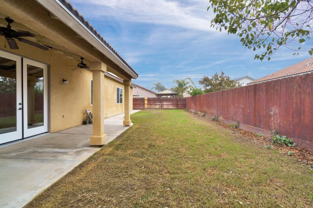 Image 31 of property listing at 798 S Michelle, Kerman, CA 93630