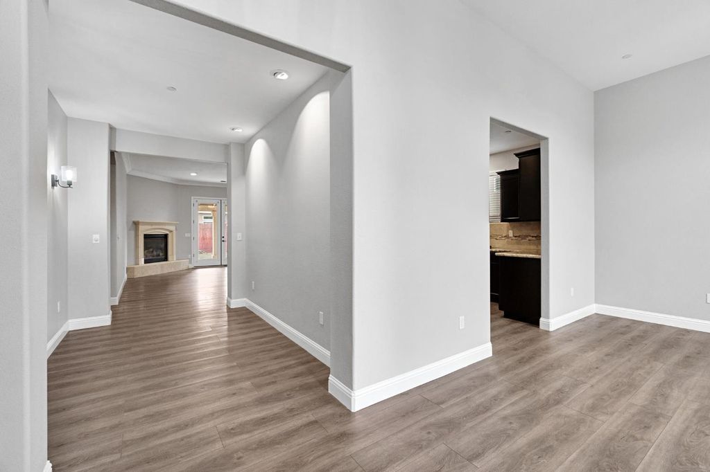 Image 4 of property listing at 798 S Michelle, Kerman, CA 93630