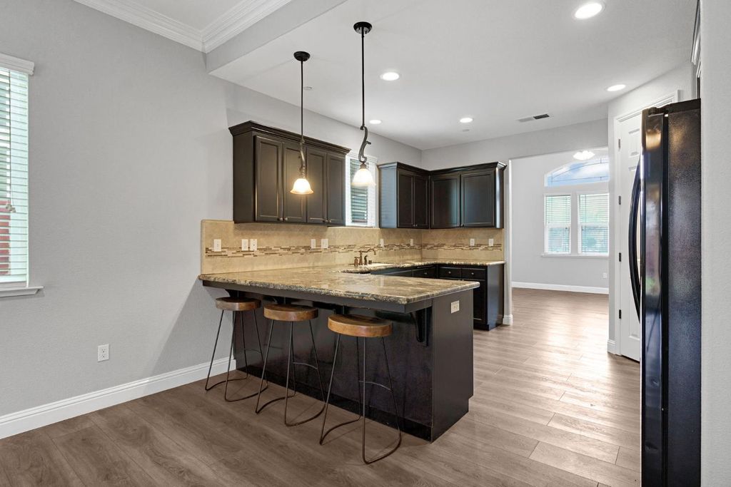 Image 8 of property listing at 798 S Michelle, Kerman, CA 93630