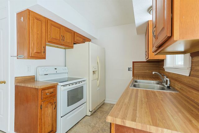 19537 Sunset Lane, South Bend, IN 46637