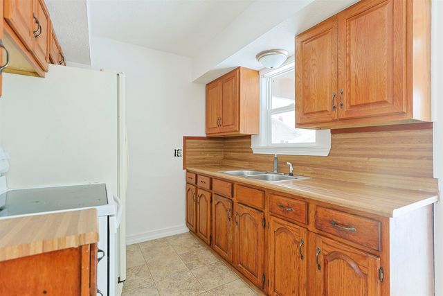 19537 Sunset Lane, South Bend, IN 46637