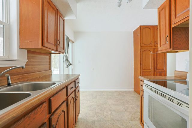 19537 Sunset Lane, South Bend, IN 46637