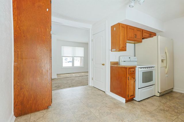 19537 Sunset Lane, South Bend, IN 46637