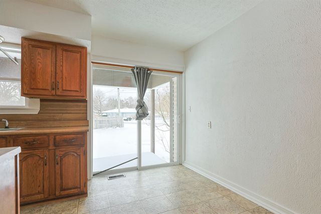 19537 Sunset Lane, South Bend, IN 46637