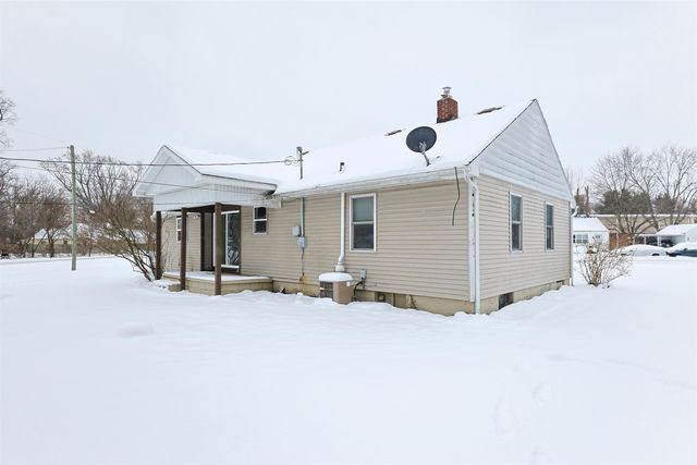 19537 Sunset Lane, South Bend, IN 46637