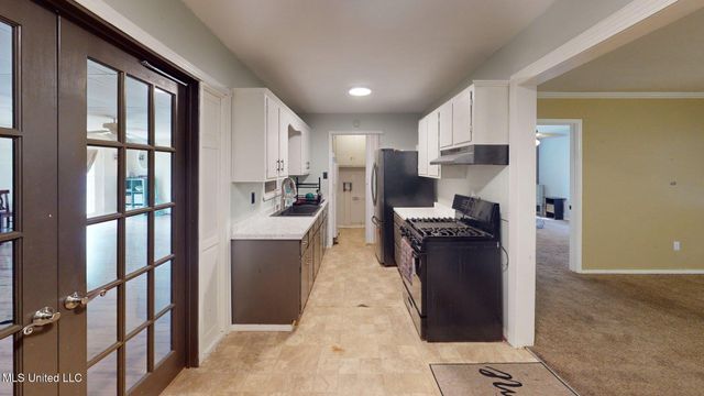 6400 Hans Road, Moss Point, MS 39562