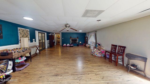 6400 Hans Road, Moss Point, MS 39562