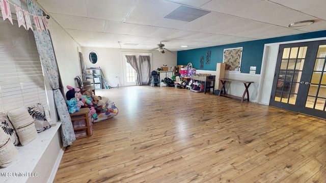 6400 Hans Road, Moss Point, MS 39562