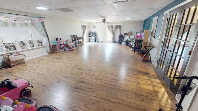 6400 Hans Road, Moss Point, MS 39562