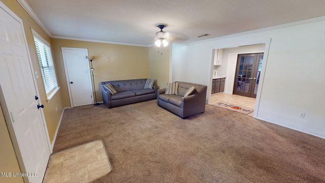 6400 Hans Road, Moss Point, MS 39562